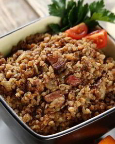 Гречка с овощами и копченостями