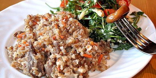 Гречка с тушенкой и грибами