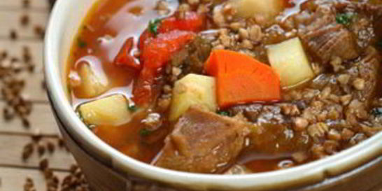 Гречка с тушеной пряной говядиной