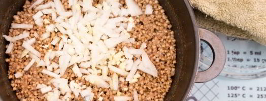 гречневая каша с белыми грибами и яйцами. Шаг 11