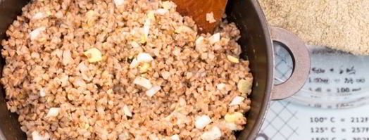 гречневая каша с белыми грибами и яйцами. Шаг 14