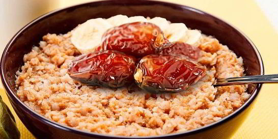 Гречневая каша с финиками и халвой