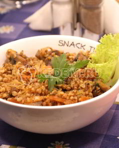 Гречневая каша с грибами и овощами