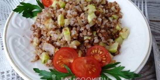 Гречневая каша с кабачком