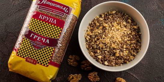 Гречневая каша с орехами и медом