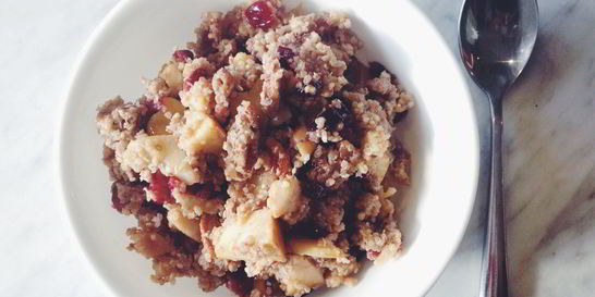 Каша из киноа с яблоками