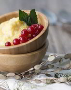 Каша из кукурузной крупы с яблоками в мультиварке