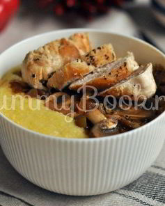 Кукурузная каша с курицей и грибами