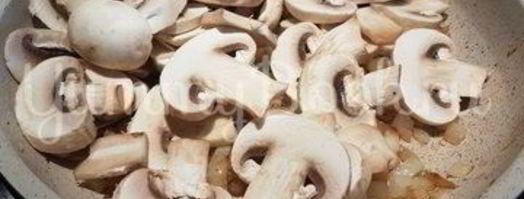 кукурузная каша с курицей и грибами. Шаг 5