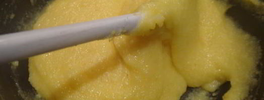 пикантная полента с копченными колбасками. Шаг 3