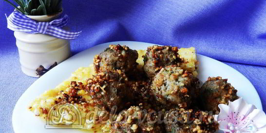 Полента с тефтелями