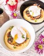 Утренняя полента с грибами и яйцом пашот