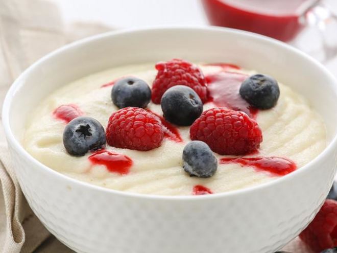 Рецепт детской манной каши с ягодами