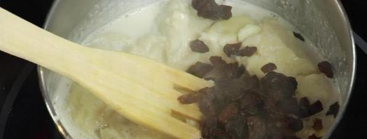 гурьевская каша с орехами, фруктами и изюмом. Шаг 7