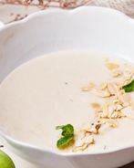 Каша манная с томлеными яблоками