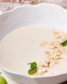 Каша манная с томлеными яблоками