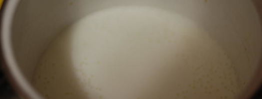 манная каша на молоке с желтком. Шаг 3