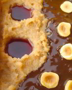 Манная каша с фундуком, темным шоколадом и клюквенно-гранатовым соусом