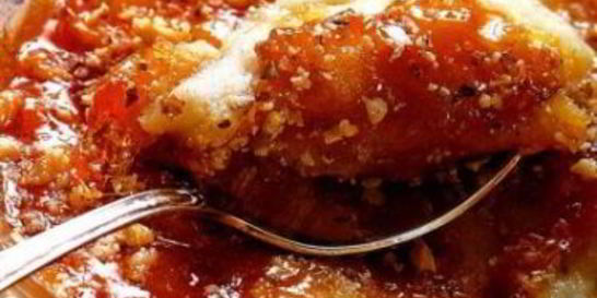 Манная каша с карамелью и орехами