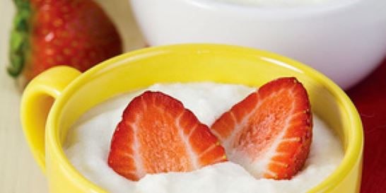 Манная каша с клубникой