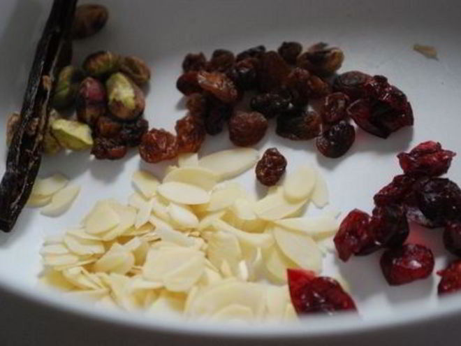 Рецепт манной каши с шоколадной пастой и миндальными хлопьями