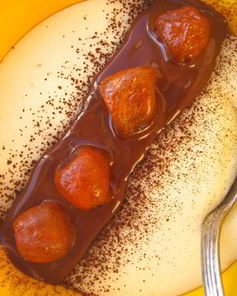 Манная каша с сушеными кумкватами и мятным шоколадным соусом