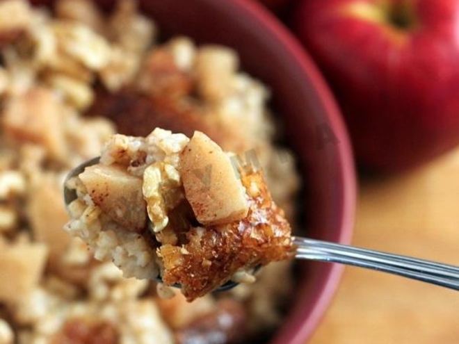Рецепт ночной овсяной каши с яблоками и орехами в мультиварке