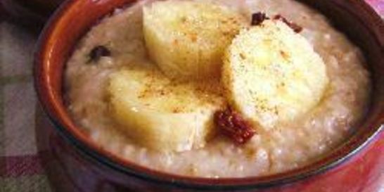 Овсяная каша с бананами и корицей