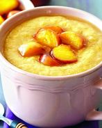 Овсяная каша с изюмом и персиками