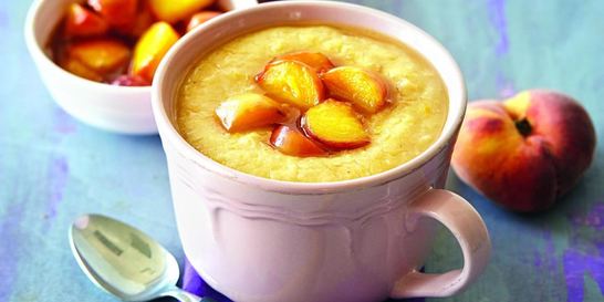 Овсяная каша с изюмом и персиками