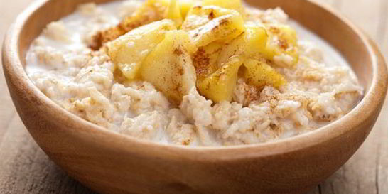 Овсяная каша с карамельными яблоками