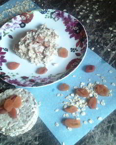 Овсяная каша с курагой