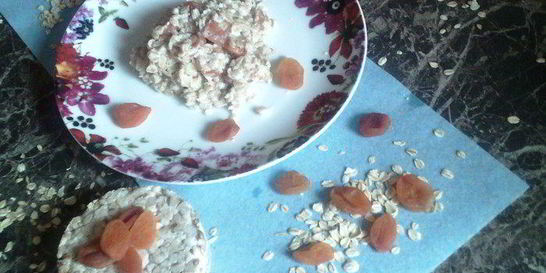 Овсяная каша с курагой