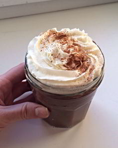 Овсяная каша с шоколадом и взбитыми сливками