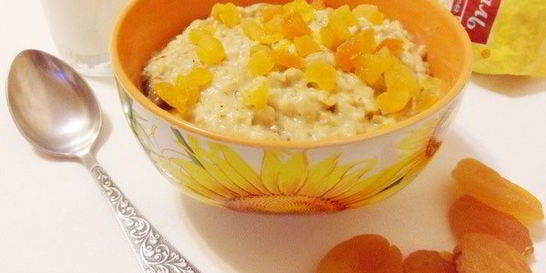 Овсяная каша с сухофруктами