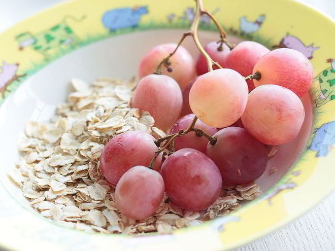 Рецепт овсяной каши с виноградом
