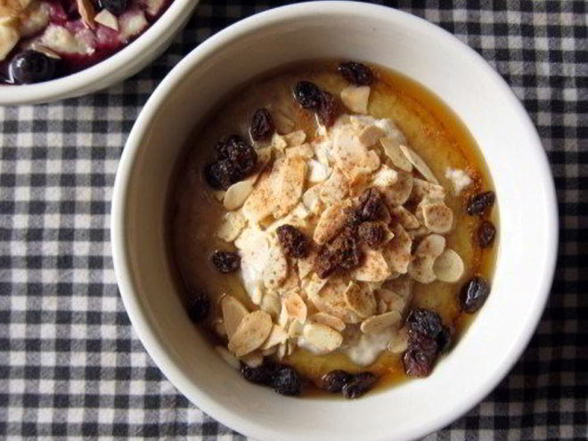 Рецепт овсяной каши с виски, изюмом и миндалем