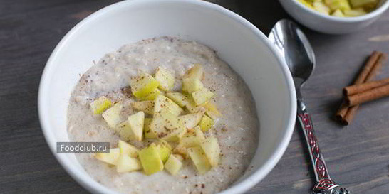 Овсяная каша с яблоками и корицей