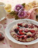 Овсяная каша с ягодами, апельсином и корицей