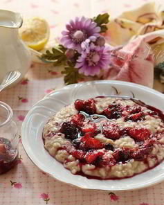 Овсяная каша с ягодами, апельсином и корицей