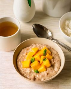 Овсяная каша со сгущенкой и манго