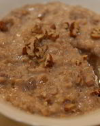 Овсянка с кленовым сиропом и орехами пекан