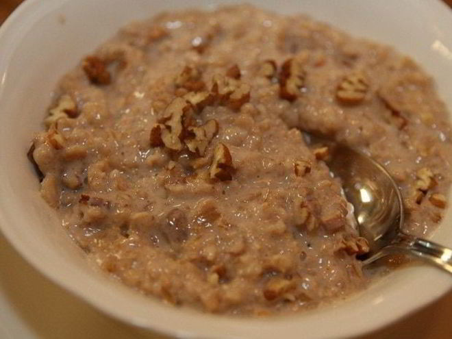 Рецепт овсянки с кленовым сиропом и орехами пекан