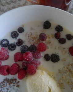 Овсянка с ягодами