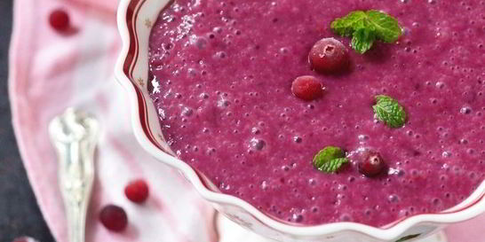 Взбитая овсяная каша с ягодами