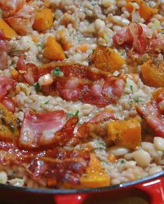 Перловая каша с фасолью, тыквой и беконом