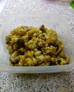 Перловая каша с куриными желудками в мультиварке