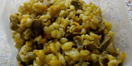 Перловая каша с куриными желудками в мультиварке