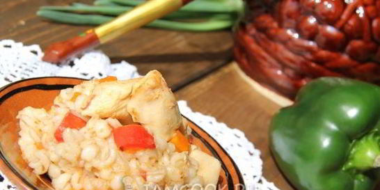 Перловая каша с курицей и овощами