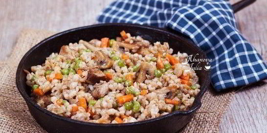 Перловая каша с мясом, грибами и овощами